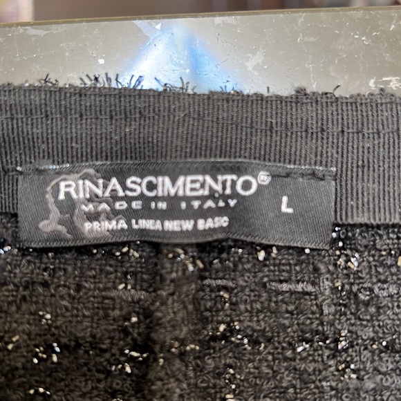 Black skirt. - Picture 4 of 4